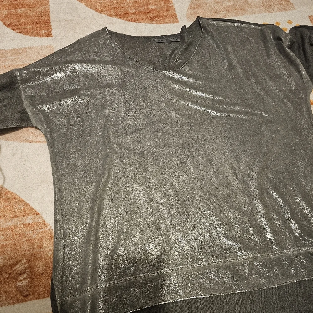 Tempo Paris Oversized Shimmering Grey Women's Top Sz M/L - Picture 13 of 13